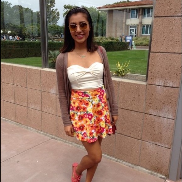 CAMPUS STYLE CHIC MYSTERY BOX (5 ITEMS) - Picture 4 of 9